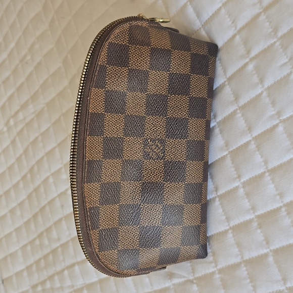 💯AUTHENTIC LOUIS VUITTON MAKE UP POUCH - Picture 2 of 7